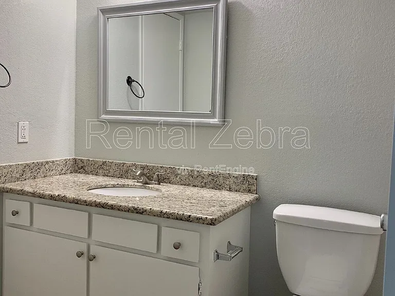 1592 Ashwood Dr — Photo 10