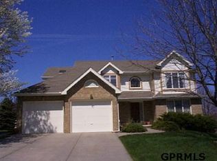 1012 S Tekamah Ln, Papillion, NE 68046