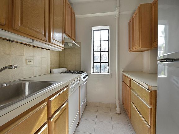 4th image of 20 Continental Ave APT 3P