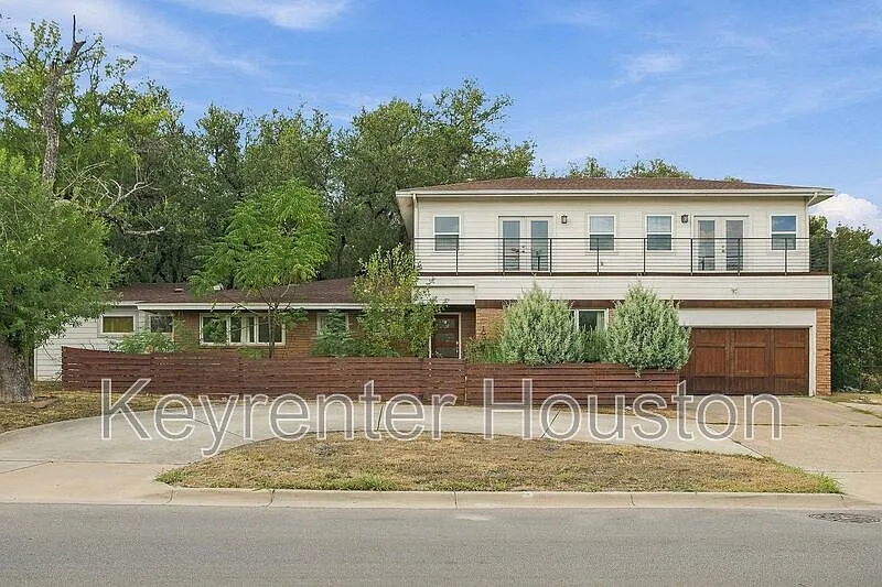 Studio, $6,000 — Photo 2