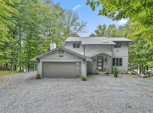 21 Roamingwood Rd, Lake Ariel, PA 18436