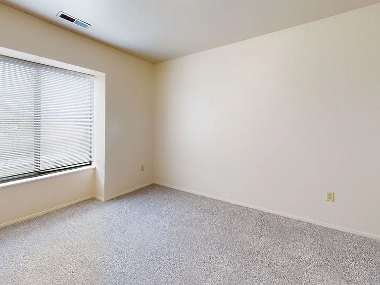 Oak Shores Apartments — Photo 81