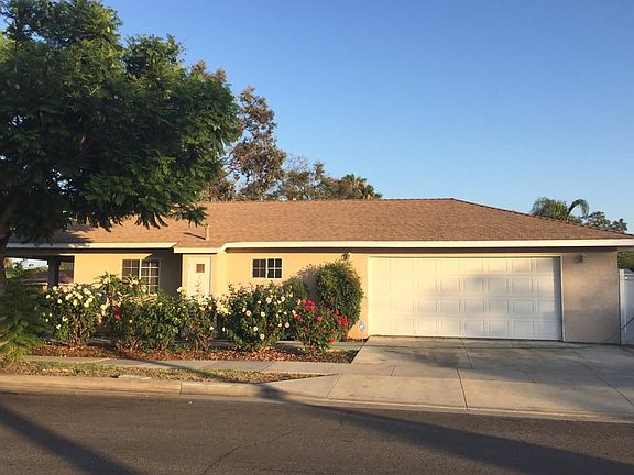 3rd image of 11811 Los Coyotes Ave