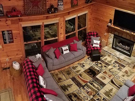 New rug and furniture in LR