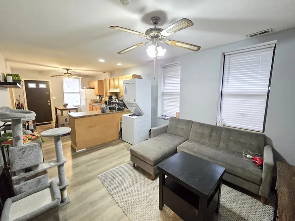 1152 W Taylor St APT 2R, Chicago, IL 60607