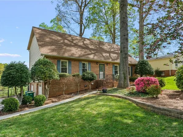 7000 Bridgewood Rd, Clemmons, NC 27012