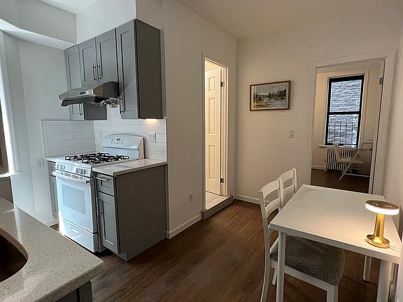 3rd image of 81 Ludlow St APT 12