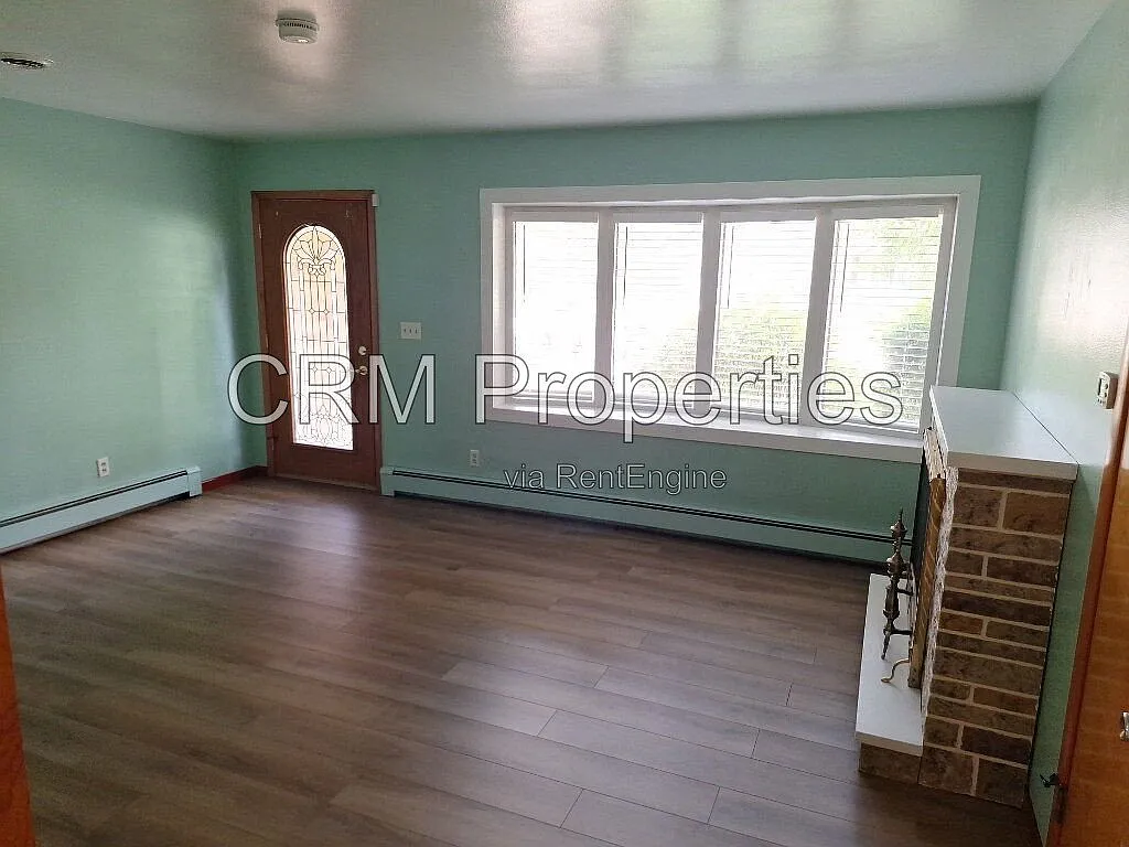 3 bed, 1.5 bath, 1962 sqft, $1,700 — Photo 3