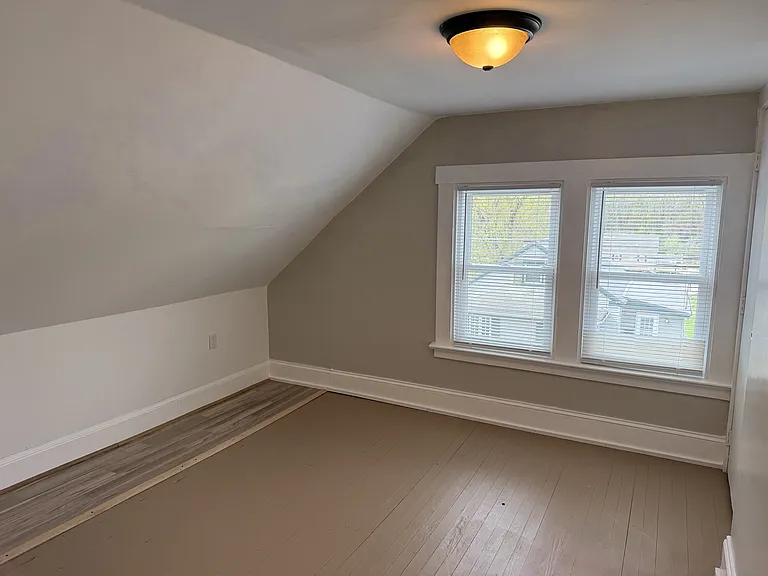 926 W Water St — Photo 14
