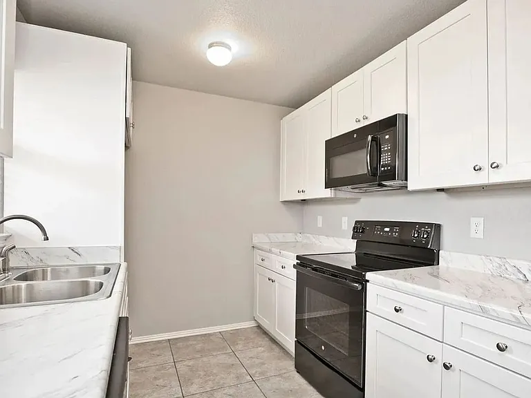 Haden Holly Station - Duplexes & Townhomes in Siloam Springs, AR — Photo 4