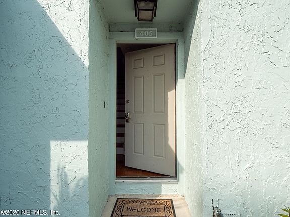 3rd image of 405 Marsh Cove Ln