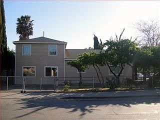 2nd image of 1990 E San Antonio St