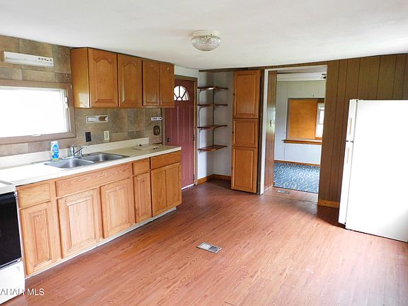4th image of 1415 Rosehill Drive Ext
