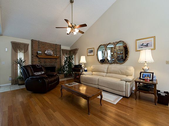 5th image of 15701 De Peer Ave