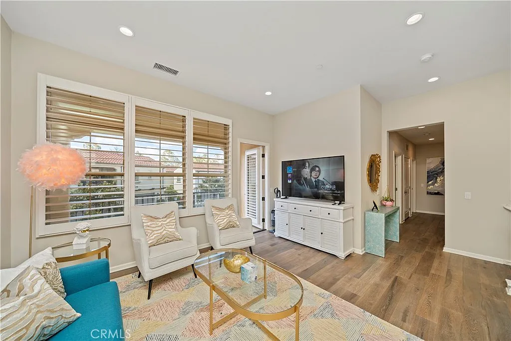 2 bed, 1182 sqft, $4,300 — Photo 4
