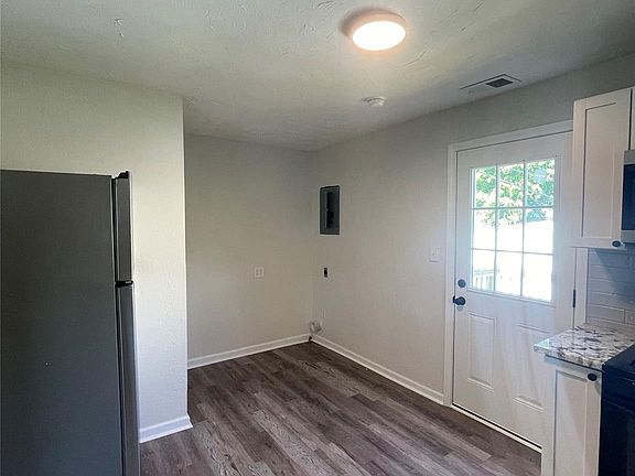 5th image of 5685 Venice Rd