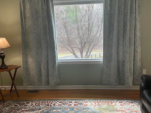 3rd image of 7592 Willow Branch Rd