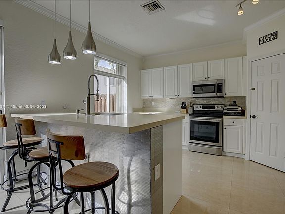 5th image of 5706 NW 112th Psge