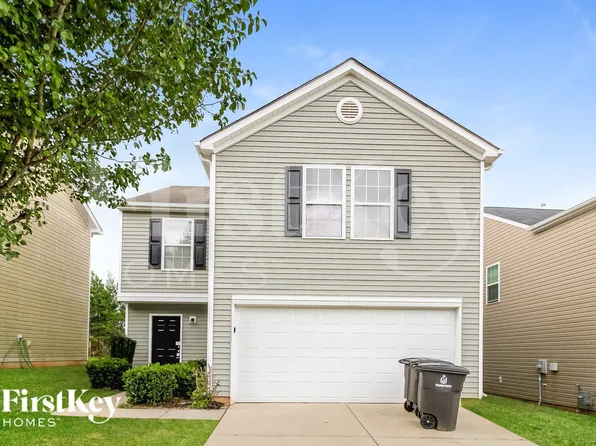 4300 Oak Pointe Dr, Winston Salem, NC 27105