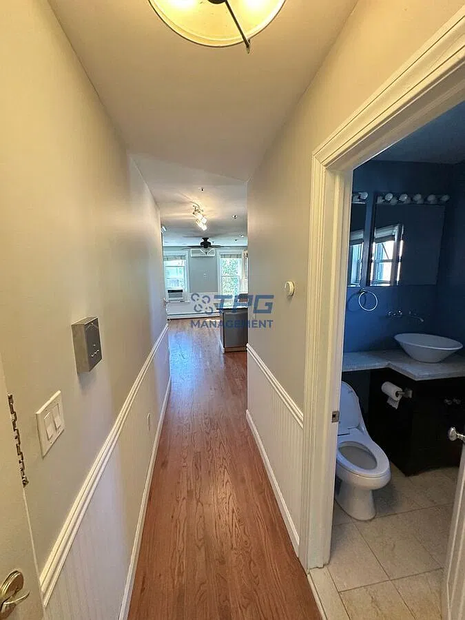 Bright & Modern 1BR | Top-Floor Living in Historic Hamilton Park | Steps to Grove PATH — Photo 4