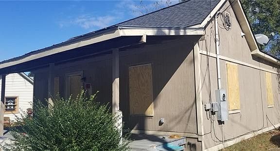 3rd image of 61 Riverbend St