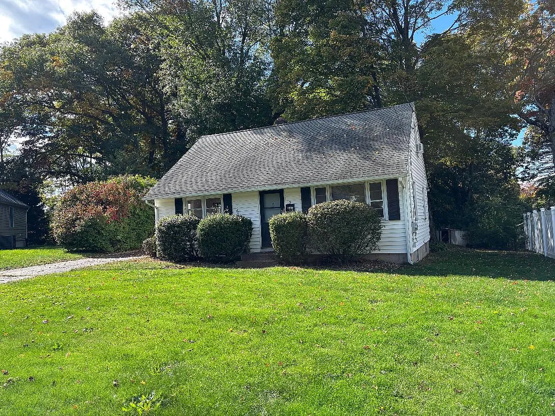 3 bed, 1075 sqft, $2,600 — Photo 1