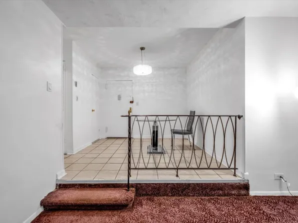 301 East 48th Street image 5 of 20