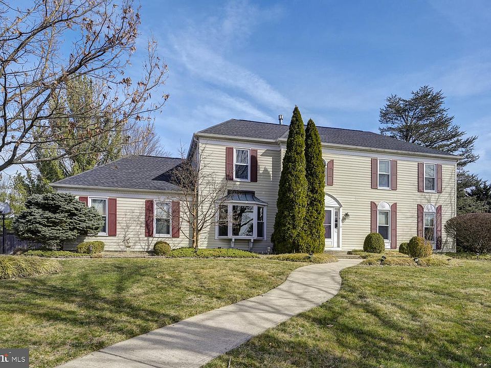 1st image of 27 Ellsworth Dr