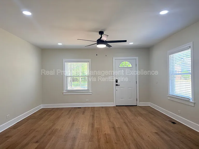 114 E Club Blvd #A — Photo 5