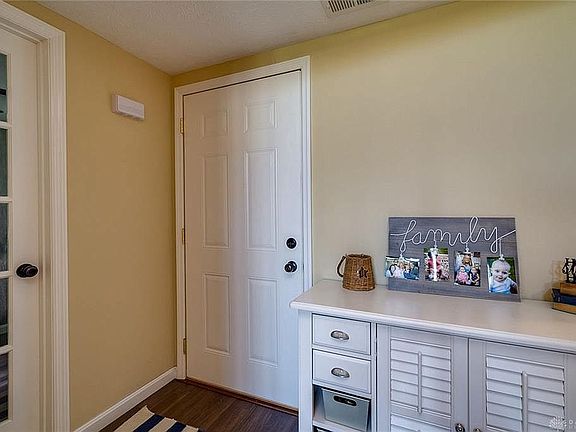 5th image of 325 Lobster Tail Ct