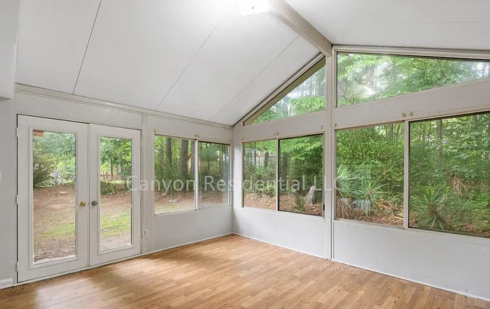 5825 Vernier Dr — Photo 5