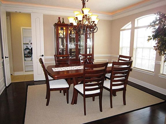 3rd image of 25507 Greenwell Springs Ln