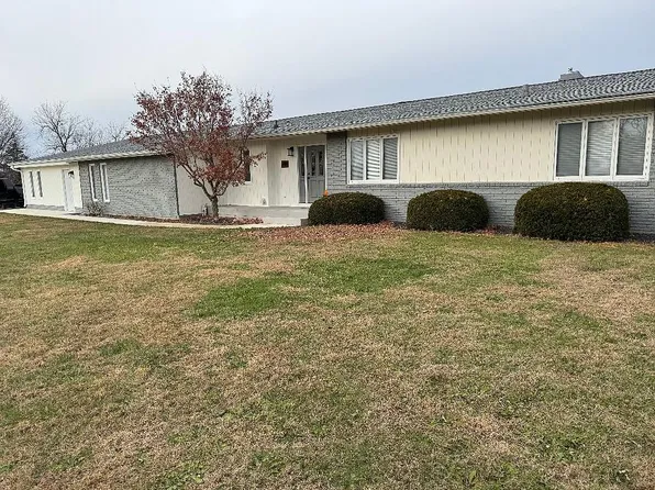 2411 W Lincoln Way, Marshalltown, IA 50158