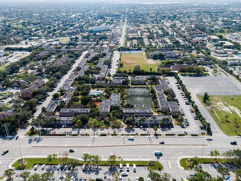 Aerial View of Sunset Palms Apartments For Rent in Hollywood FL