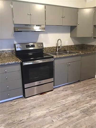 228 Stewart Street Apts — Photo 1