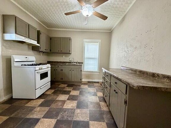 4th image of 117 Fir St