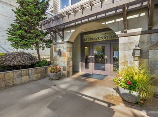 18 Dravus St APT 210, Seattle, WA 98109