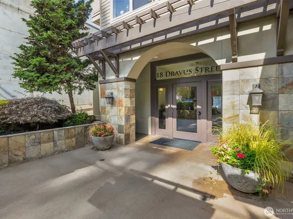 18 Dravus Street #210, Seattle, WA 98109