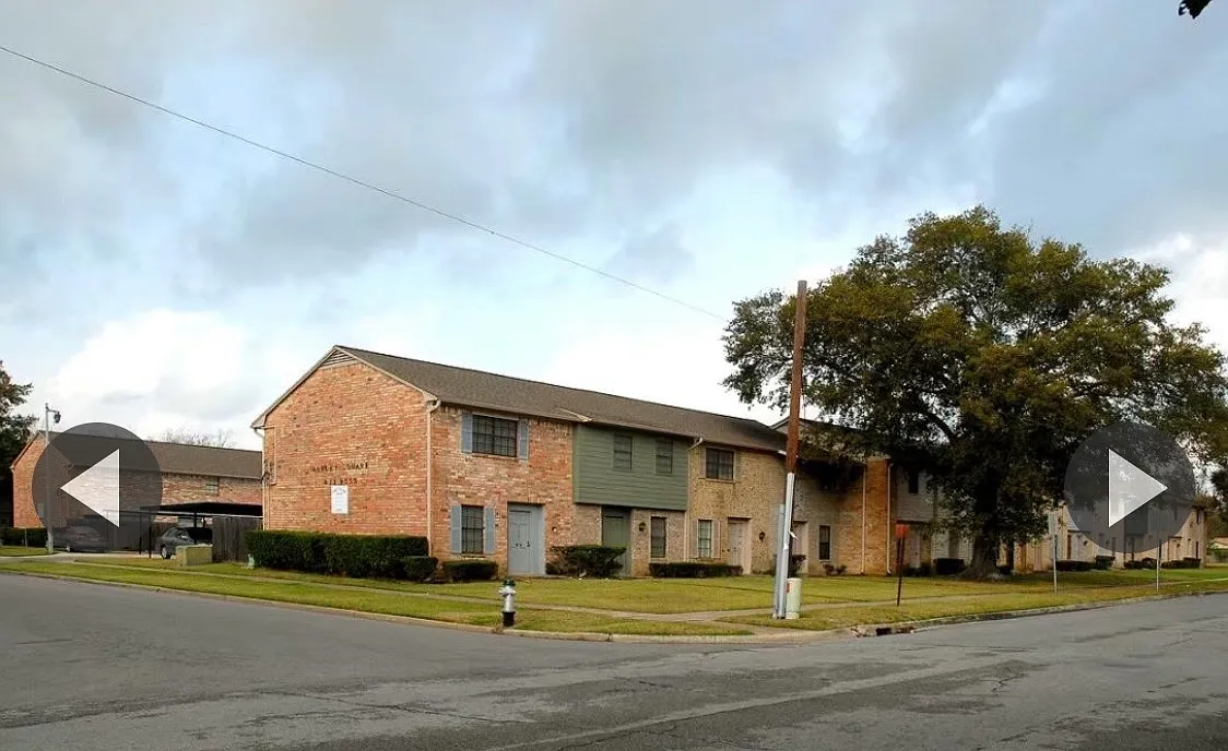 2 bed, 1.5 bath, 1094 sqft, $1,295 — Photo 1