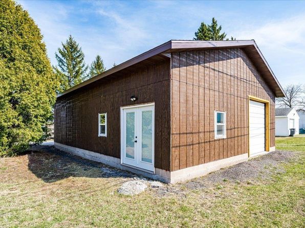226 Crestline Ct, Duluth, MN 55808