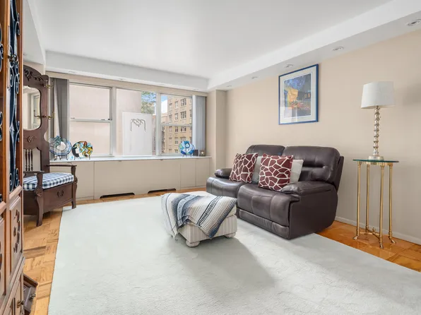 370 East 76th Street image 9 of 14