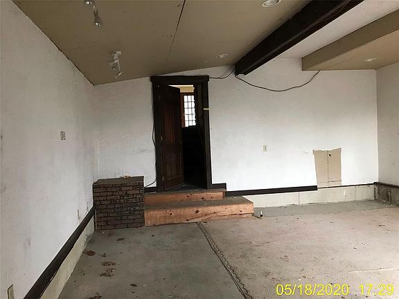 4th image of 1121 Greenwood Gln