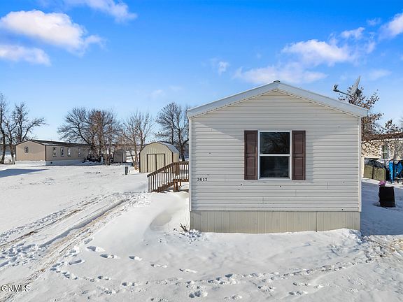 4th image of 3617 20th Ave W