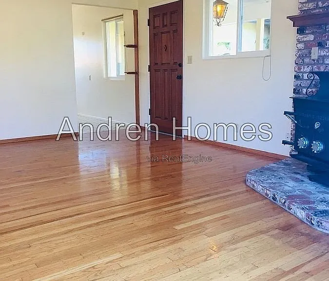 501 Spruce St — Photo 3