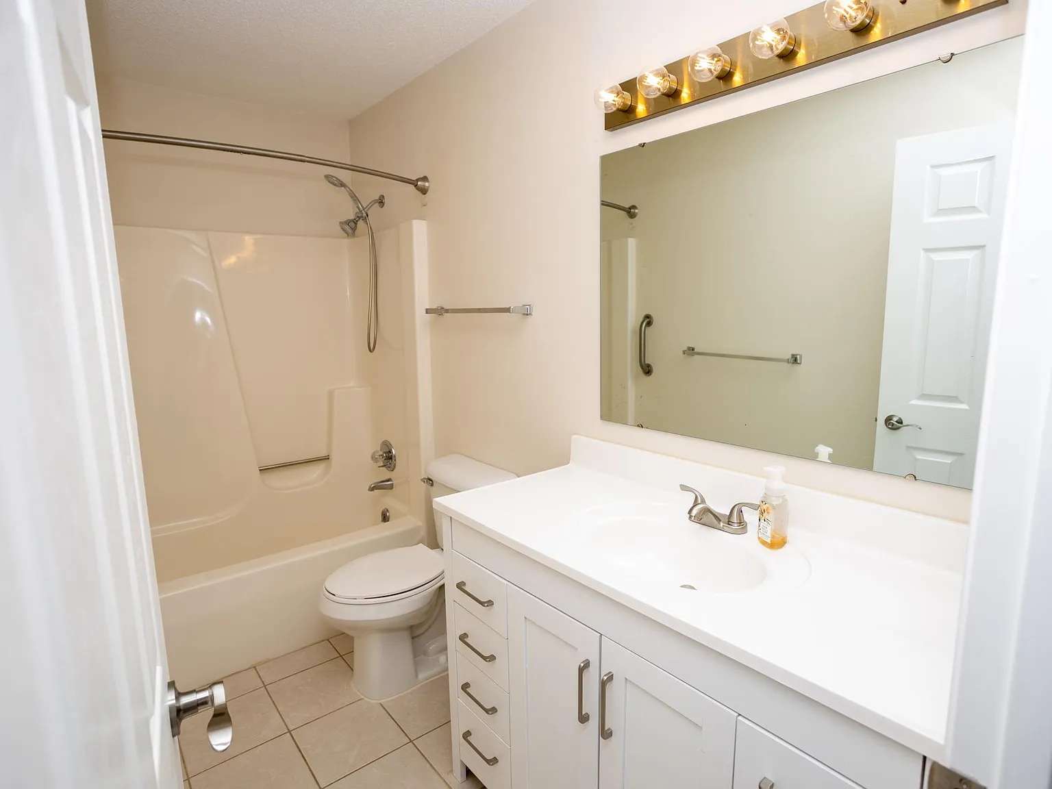 3 bed, 1897 sqft, $2,750 — Photo 3