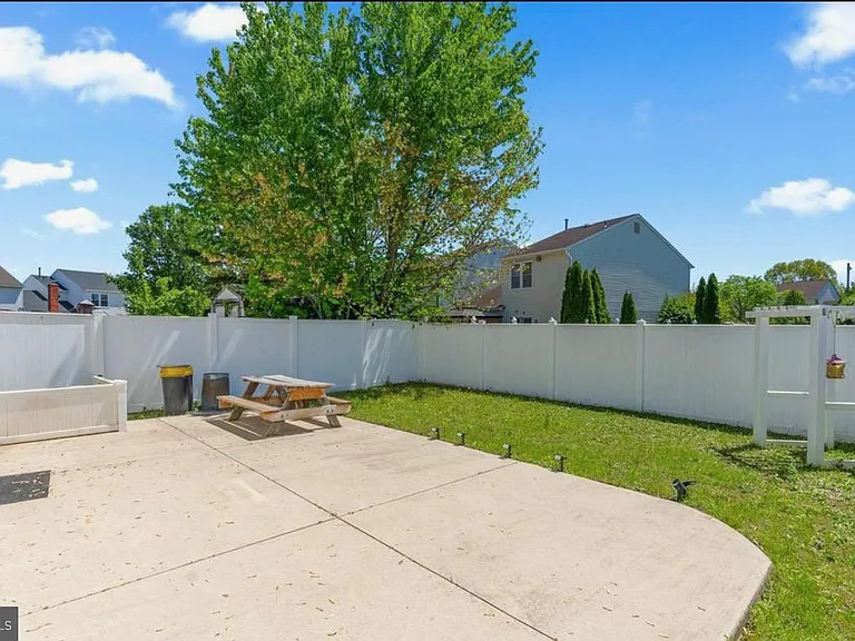 64 Hampton Gate Dr — Photo 16