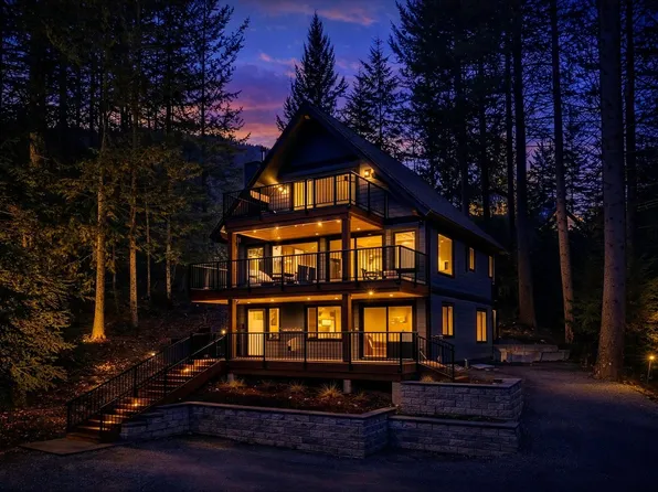 8353 Rainbow Dr, Whistler, BC V8E 0G1