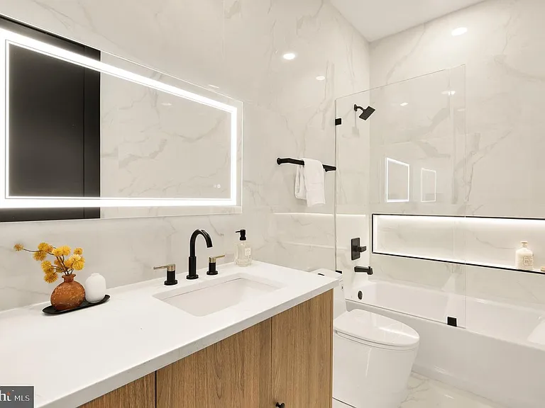 733 Euclid St NW #101 — Photo 9