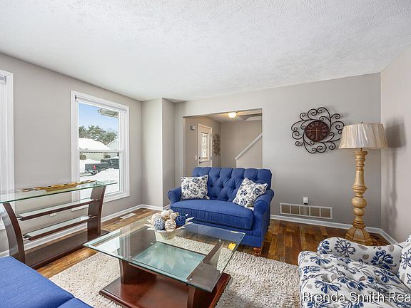 5th image of 312 Lloyd Ct