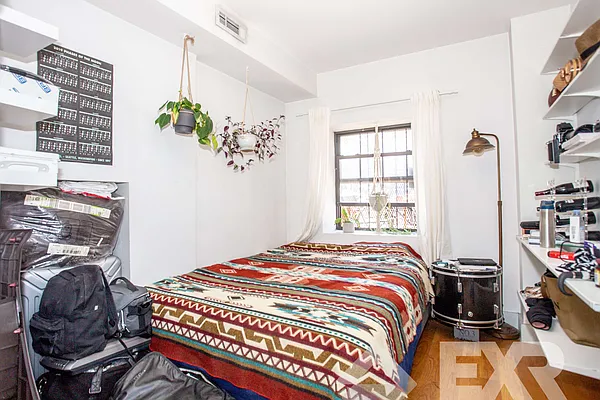 Rented by EXR | media 9